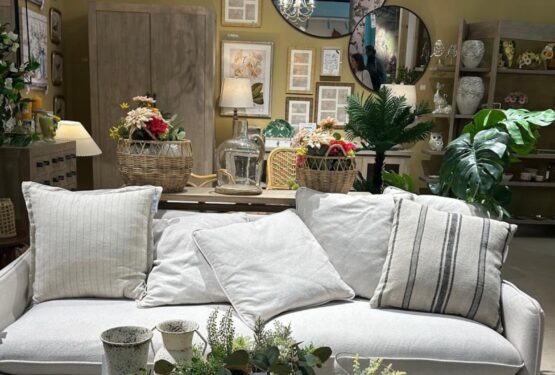 Ideas para combinar sofás con diferentes estilos decorativos