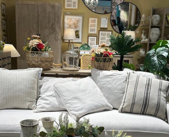 Ideas para combinar sofás con diferentes estilos decorativos